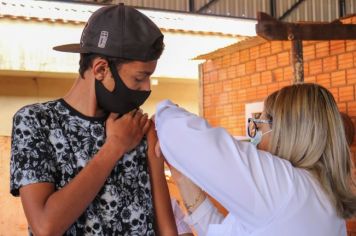 Foto - FLORÍNEA INICIA IMUNIZAÇÃO DE ADOLESCENTES DE 15 A 17 ANOS SEM COMORBIDADES NESTA TERÇA-FEIRA