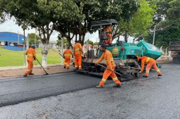 PREFEITURA REALIZA O RECAPEAMENTO DE TRECHOS DE QUATROS RUAS DO MUNICÍPIO