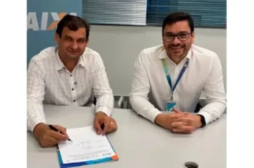 Prefeito de Florínea, Sérgio Queijo, assinou o contrato para a construção de 20 moradias do programa Minha Casa Minha Vida.