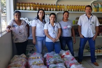 FLORINEA REALIZA ENTREGA DE CESTAS BÁSICAS PARA FAMÍLIAS MENOS FAVORECIDAS