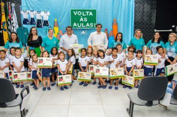 ADMINISTRAÇÃO FLORÍNEA RUMO AO FUTURO INOVA MAIS UMA VEZ, COM MATERIAL APOSTILADO DE QUALIDADE PARA AS ESCOLAS MUNICIPAIS