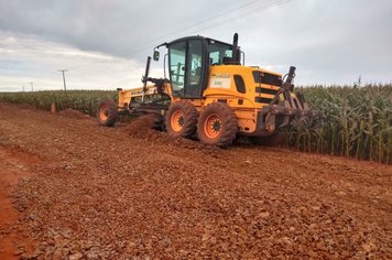 PREFEITURA REALIZA MANUTENÇÃO E CASCALHAMENTO DA ESTRADA MARIETA SIQUEIRA