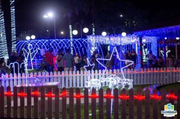 AS LUZES DE NATAL DA PRAÇA DA MATRIZ BRILHAM PARA CHEGADA DE DEZEMBRO