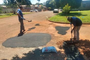 PREFEITURA REALIZA OPERAÇÃO TAPA-BURACOS POR TODA CIDADE