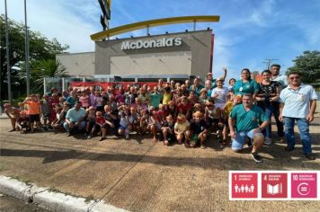 PREFEITURA DE FLORÍNEA LEVA 75 CRIANÇAS AO MC DONALD’S