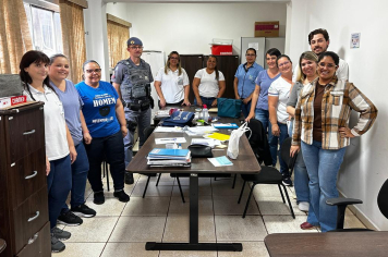 Na tarde de ontem, dia 21 de agosto de 2025, foi realizada uma palestra educativa com os colaboradores da Estratégia Saúde da Família de Florínea, em parceria com a Polícia Militar do Estado de São Paulo, representada pelo Sargento PM Bruno do 4º GP de Fl