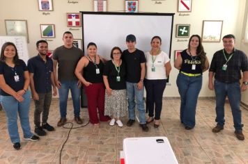 FLORÍNEA PARTICIPA DE REUNIÃO SOBRE EDUCAÇÃO AMBIENTAL EM PEDRINHAS PAULISTA