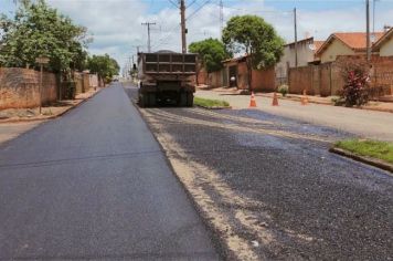 PREFEITURA REALIZA OBRAS DE PAVIMENTAÇÃO ASFÁLTICA NA AVENIDA 30 DE DEZEMBRO 