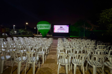 PROJETO CINEMA NOS BAIRROS FAZ SUCESSO NA SUA PRIMEIRA EDIÇÃO EM FLORÍNEA!