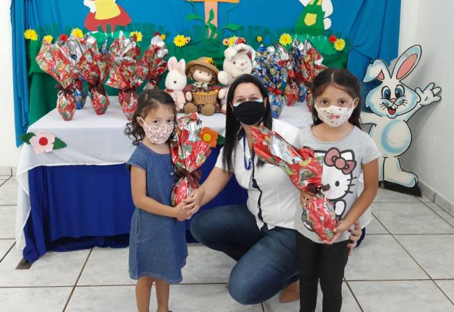 PREFEITURA ENTREGA OVOS DE PÁSCOA PARA ALUNOS DA REDE MUNICIPAL E ESTADUAL