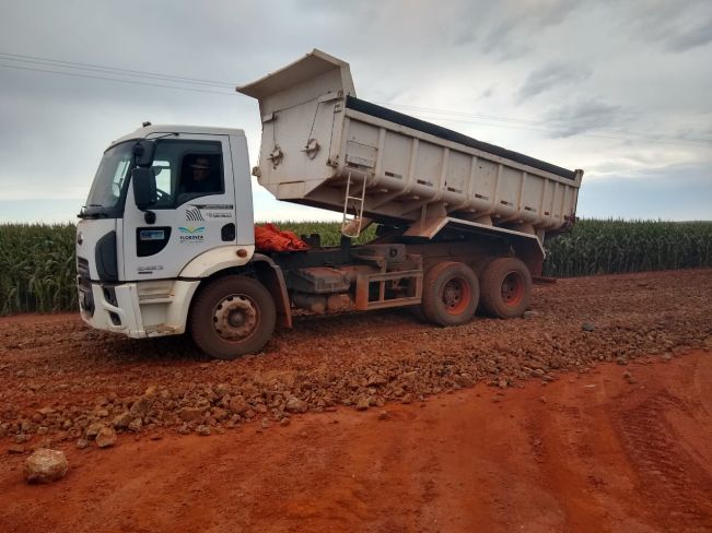 PREFEITURA REALIZA MANUTENÇÃO E CASCALHAMENTO DA ESTRADA MARIETA SIQUEIRA