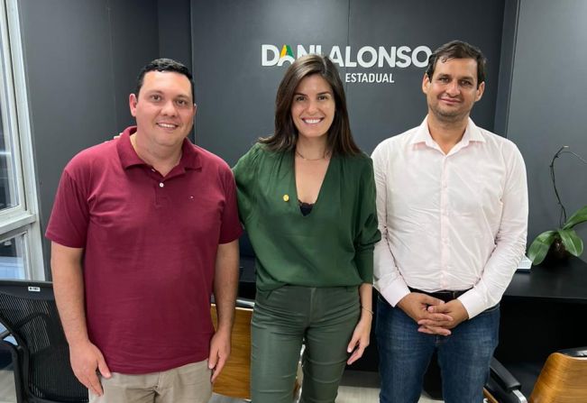 PRESIDENTE DA CÂMARA E O SECRETÁRIO DE CULTURA E TURISMO PARTICIPAM DE REUNIÃO COM A DEPUTADA ESTADUAL DANI ALONSO EM SÃO PAULO