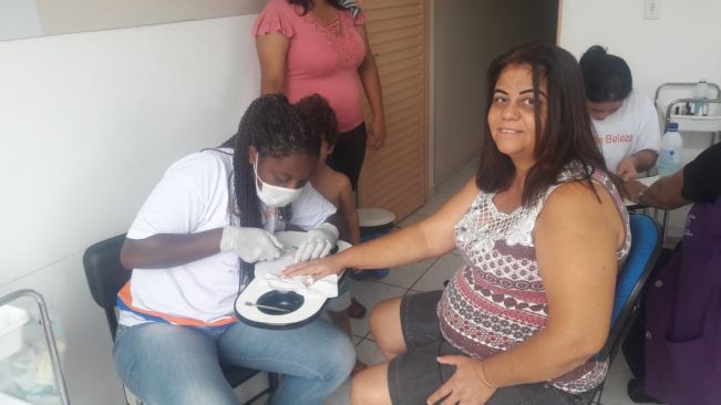 PREFEITURA REALIZA DIA DA BELEZA EM HOMENAGEM AO DIA DAS MÃES