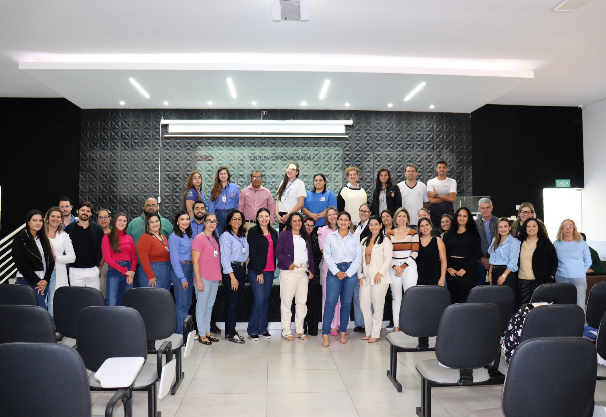 Aconteceu nesta terça-feira (13), em Florínea, o 1º Fórum Regional sobre Escuta Especializada, com o tema “Legislação, Organização e Implementação nos Territórios”.