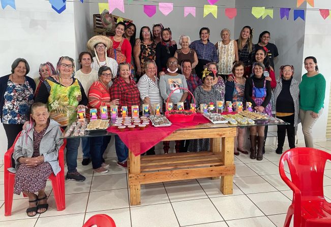 CENTRO DE CONVIVÊNCIA DO IDOSO DE FLORÍNEA REALIZA FESTA JUNINA