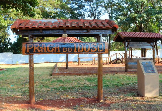 PREFEITURA REALIZA REFORMA DA PRAÇA DO IDOSO