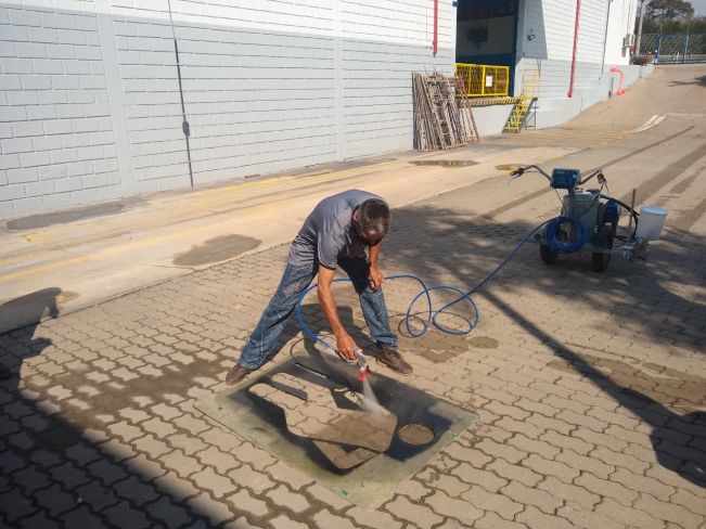 PREFEITURA ADQUIRE EQUIPAMENTO PARA PINTURA E SINALIZAÇÃO DE RUAS