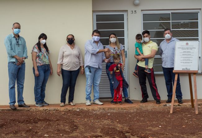 PREFEITO DUDA ENTREGA 61 CASAS DO CONJUNTO HABITACIONAL JARDIM 