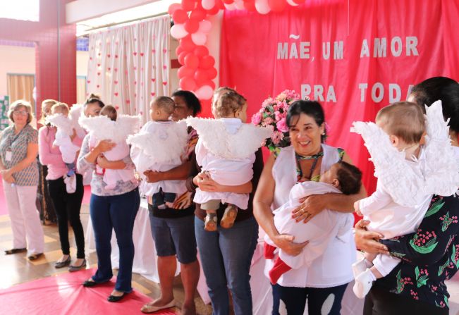 ESCOLA CRECHE PADRE DANILO CAPPELLETTO REALIZA EVENTO PARA COMEMORAR O DIA DAS MÃES