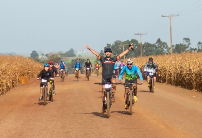 FLORÍNEA REALIZA A PRIMEIRA EDIÇÃO DO CAFÉ COM BIKE