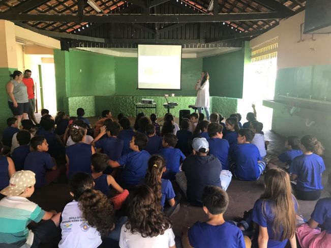 SECRETARIA DE SAÚDE REALIZA ATIVIDADE NAS ESCOLAS SOBRE A HIGIENE BUCAL