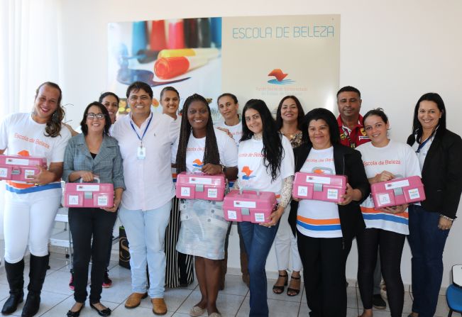 FLORÍNEA FORMA SEGUNDA TURMA DA ESCOLA DA BELEZA CURSO MANICURE E PEDICURE