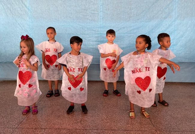 ESCOLA DANILO CAPPELLETTO CELEBRA O MÊS DAS MÃES COM APRESENTAÇÕES DOS ALUNOS