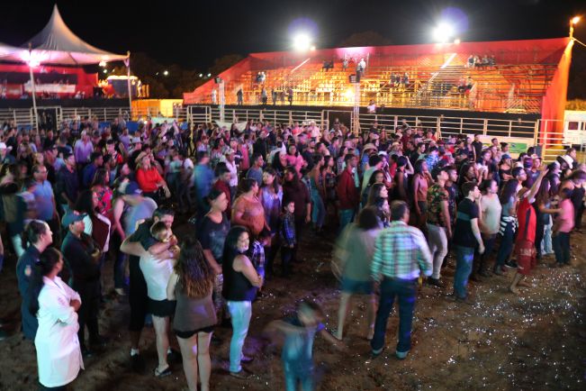 21ª FESTA DO PEÃO DE FLORÍNEA FOI UM SUCESSO EM ORGANIZAÇÃO
