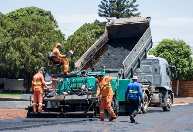 PREFEITURA REALIZA OBRAS DE RECAPEAMENTO ASFÁLTICO EM DIVERSOS PONTOS DA CIDADE