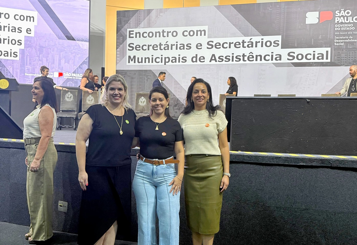 Florínea presente no Encontro Estadual de Assistência Social e no Fundo Social de São Paulo!
