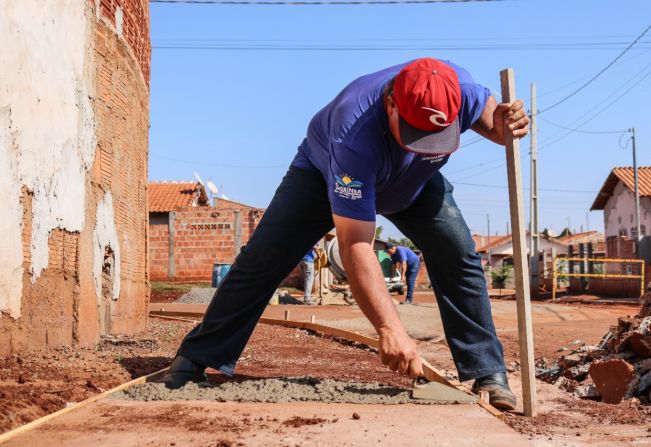 GOVERNO DE FLORÍNEA CONSTRÓI CALÇADAS PARA MELHORAR MOBILIDADE