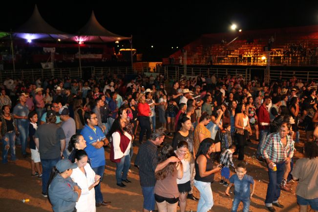 21ª FESTA DO PEÃO DE FLORÍNEA FOI UM SUCESSO EM ORGANIZAÇÃO