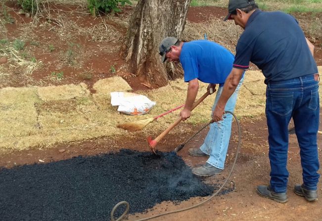 PREFEITURA REALIZA MANUTENÇÃO NA ESTRADA MARIETA SIQUEIRA DA SILVA