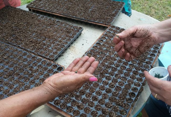 FLORÍNEA REALIZA PROJETO DE EDUCAÇÃO AMBIENTAL PARA MELHOR IDADE