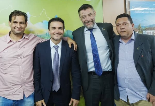 PREFEITO QUEJO VIAJA A BRASÍLIA EM BUSCA DE RECURSOS E NOVAS PARCERIAS