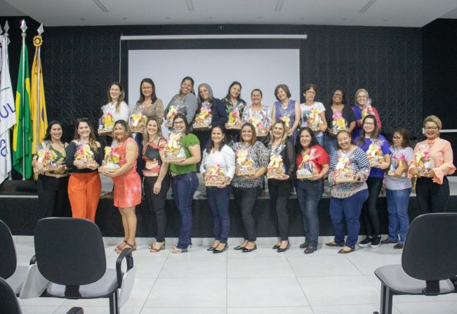 PREFEITURA REALIZA UMA SINGELA HOMENAGEM AO DIA DOS PROFESSORES