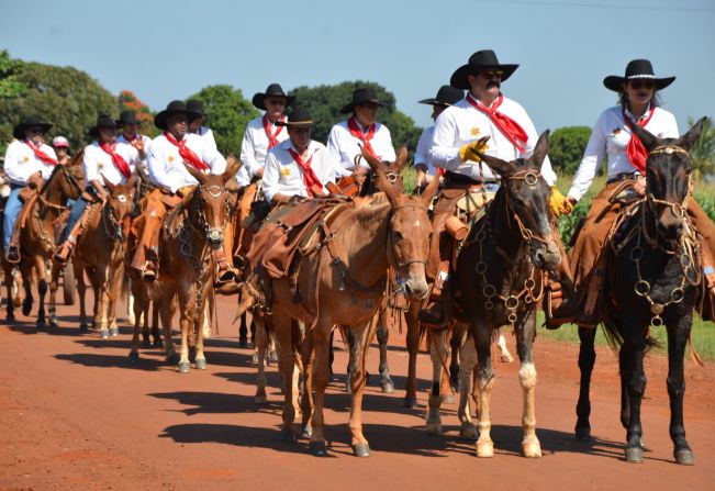 1º ENCONTRO DE COMITIVAS DE FLORÍNEA FOI UM SUCESSO