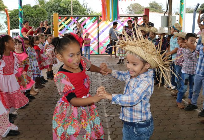 EMEF JOÃO VASQUEZ E PRÓ-INFÂNCIA PADRE DANILO CAPPELLETTO REALIZAM FESTA JULINA