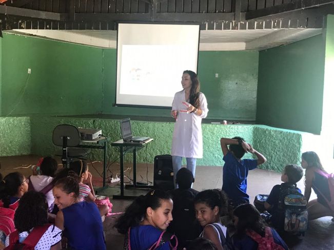 SECRETARIA DE SAÚDE REALIZA ATIVIDADE NAS ESCOLAS SOBRE A HIGIENE BUCAL