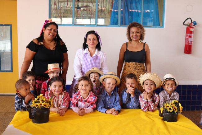 EMEF JOÃO VASQUEZ E PRÓ-INFÂNCIA PADRE DANILO CAPPELLETTO REALIZAM FESTA JULINA